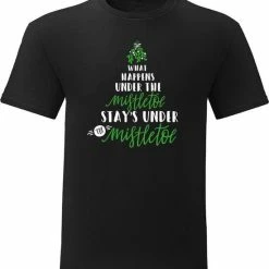 Aanbiedingen โจ Sol's T ๐ Shirt - Foute Kerst ๐ Shirt - Casual T - ๐ Shirt - Fun ๐ Shirt - Fun Tekst - Kleur Zwart- What Happens Under The Mistletoe Stays - Maat S ๐