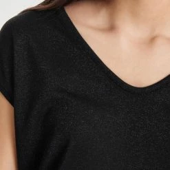 Top 10 🛒 ONLY ONLSILVERY S/S V NECK LUREX TOP JRS NOOS Dames T-shirt - Maat L 🧨 -Dameskleding Verkoopwinkel 550x733 314