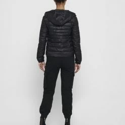 Gloednieuw ⭐ ONLY ONLTAHOE HOOD JACKET OTW Dames Jas - Maat S 🎉 24 Gloednieuw ⭐ ONLY ONLTAHOE HOOD JACKET OTW Dames Jas - Maat S 🎉 -Dameskleding Verkoopwinkel 550x734 2