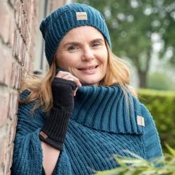Begroting 😍 Knit Factory Nicky Gebreide Dames Poncho - Petrol - One Size - Met Opstaande Kraag 👍 -Dameskleding Verkoopwinkel 550x824 36